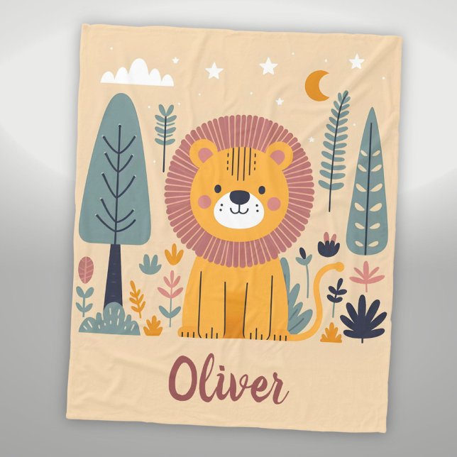 Söt leende lejon i skogen fleecefilt (Skapare uppladdad)