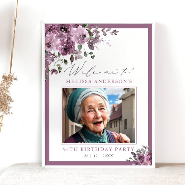 Söt lila blommig fotofödelsedagsvälkomst oavsett å poster (Skapare uppladdad)