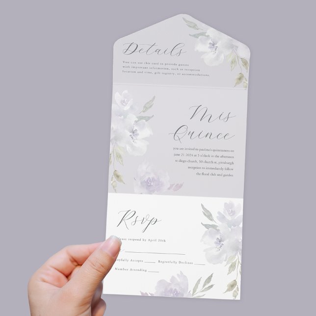 Söt Lila Blommigt Quinceanera 15 år (Pretty purple all in one quinceanera invitation includes a perforated rsvp return card.)