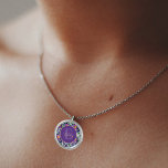 Söt Lila Blue Blommigts Monogram Silverpläterat Halsband<br><div class="desc">Söt Lila Blue Blommigts Monogram Silver Plattor Necklace . Utformningen har lila-blå blommigtar i lila bakgrund. Detta vackra Necklace på Silver kan anpassas genom att man byter monogram och namn. Om du vill ha fler anpassningar kan du kontakta mig på mypaperlove2021@gmail.com</div>