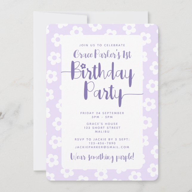 Söt lila Daisy-mönster 1-års födelsedagsfest Inbjudningar (Framsida)
