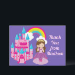 Söt lila prinsesslott Födelsedagsflicka Tack Kort<br><div class="desc">Ett vackert lila prinsessfödelsedags tackkort med en vacker liten flicka i en drottningklänning med rosa band som står framför ett rosa och isblått slott. Sött sätt att skicka tack efter en barnkalas. Anpassade barn tack-kort.</div>