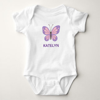 Söt lila rosa fjäril Personligt namn baby T Shirt