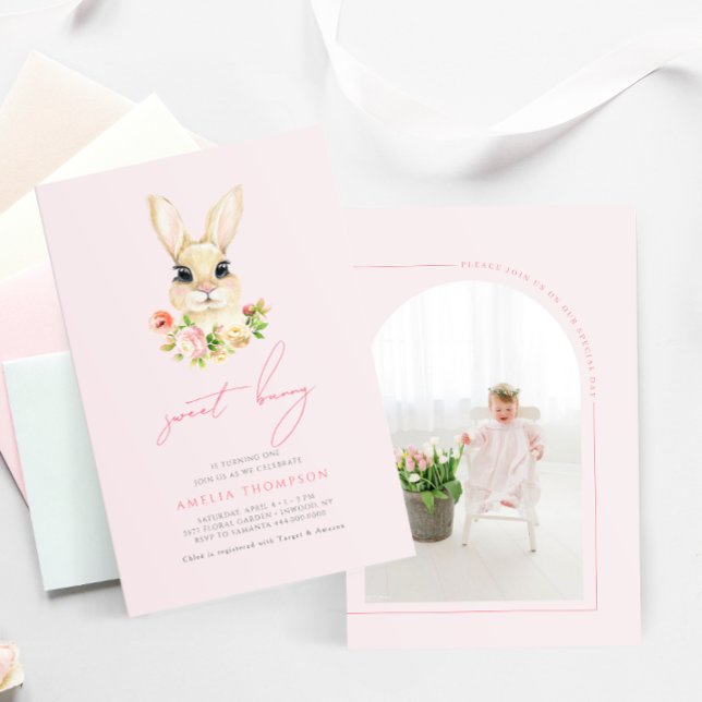 Söt lilla Bunny Baby Rosa Fotofödelsedag Inbjudningar (Skapare uppladdad)