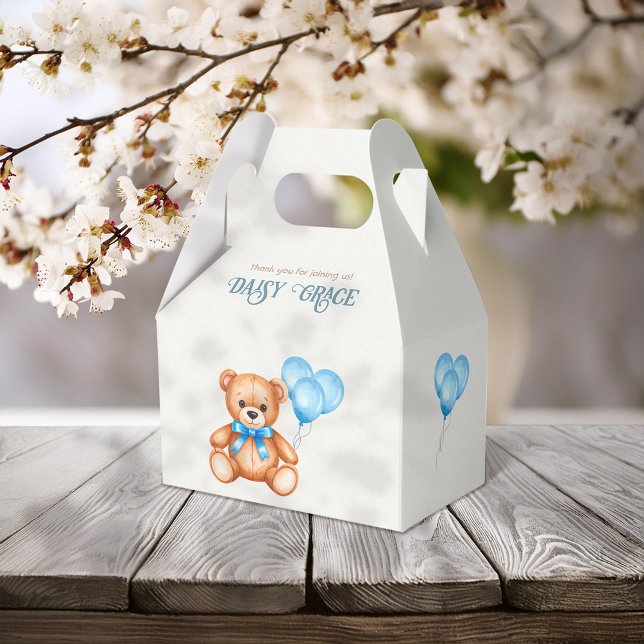 Söt lilla Nallen i Unge Babykläder Presentaskar (Skapare uppladdad)