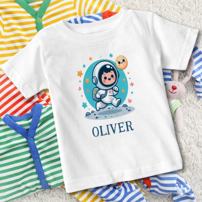 Söt liten astronaut på månen t shirt (Skapare uppladdad)