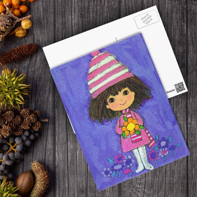 Söt liten flicka med vykort för Daisy (Cute little vintage girl in pink white boots with flowers on purple postcard.)
