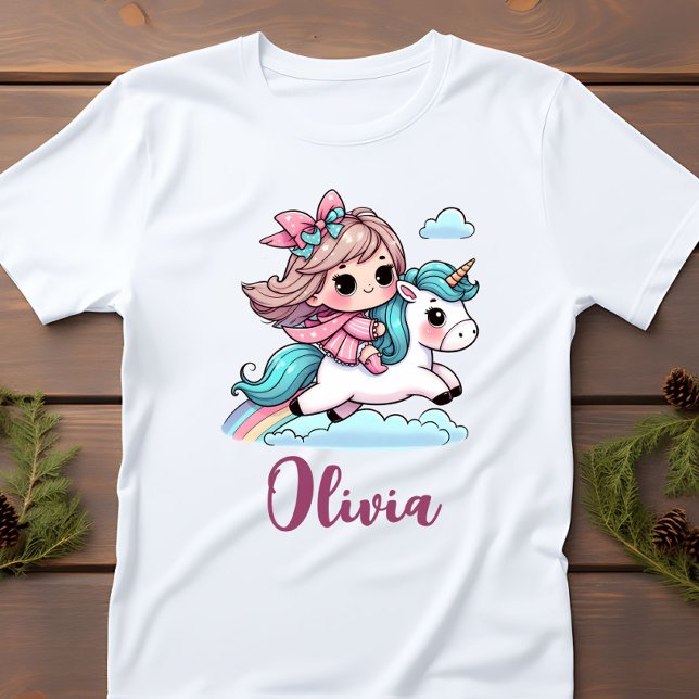 Söt liten flicka på enhörning t shirt (Skapare uppladdad)