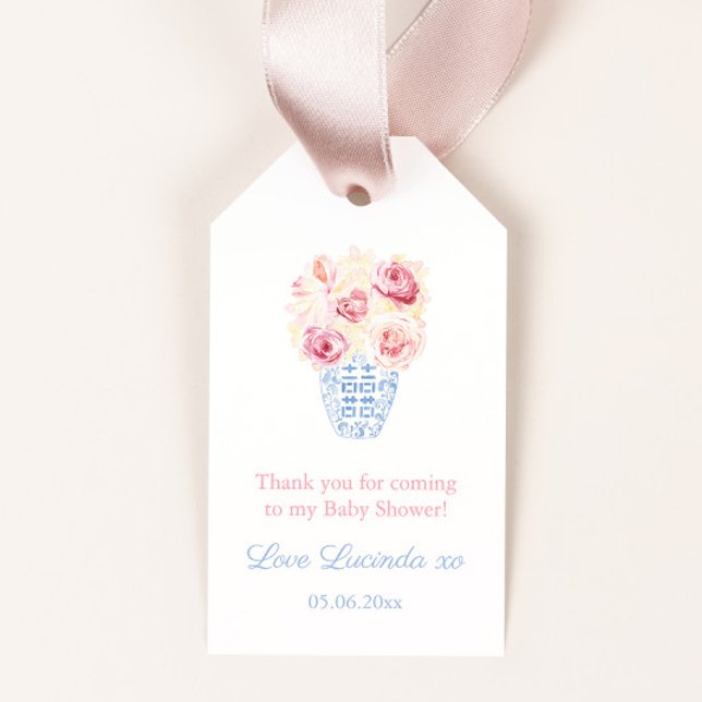 Söt liten flicka Rosa rosor Baby Shower presenteti Presentetikett (Pink and blue baby shower for little girl favor tags with ginger jar and pink garden roses)