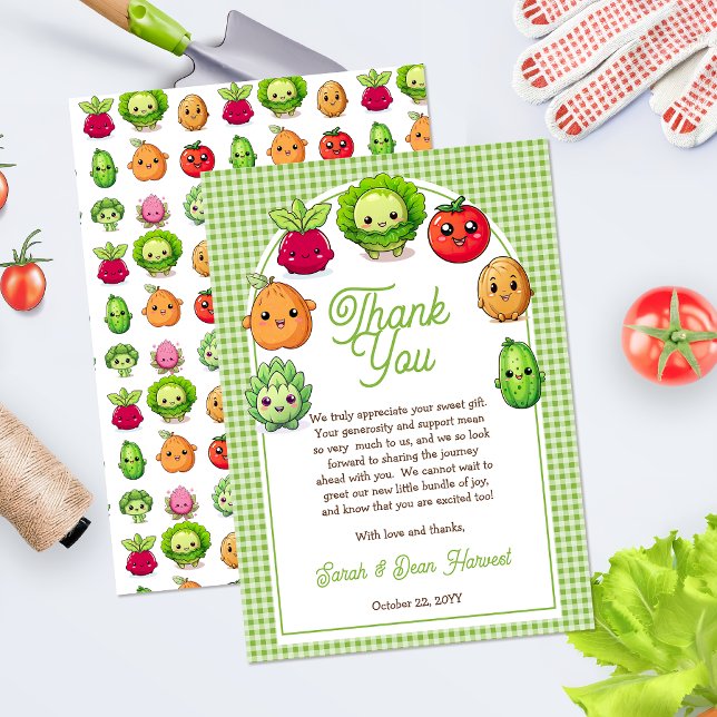Söt Liten Grodd Kawaii Grönsaker Baby Shower Tack Kort (Cute garden baby shower thank you card with kawaii vegetables and green gingham)