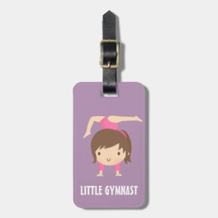 Söt liten gymnastikflicka Gymnastik Pose Bagagebricka