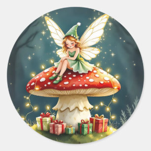 Söt liten julflicka på svamp runt klistermärke