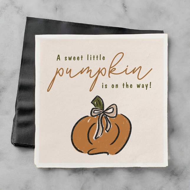 Söt liten knöl på vägen mot en daglig babyskugga pappersservett (A sweet little pumpkin is on the way! Cute Halloween baby shower paper napkins.)