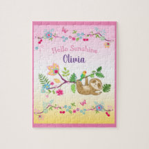 Söt liten sluttning på rosa och gult bakgrund