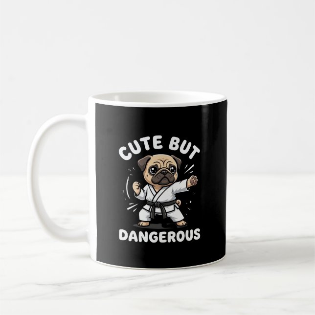 Söt Men Farlig Pug Hund Karate Kaffemugg (Vänster)