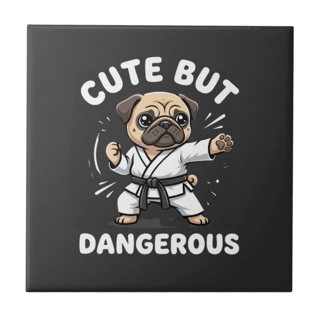 Söt Men Farlig Pug Hund Karate Kakelplatta (Framsidan)