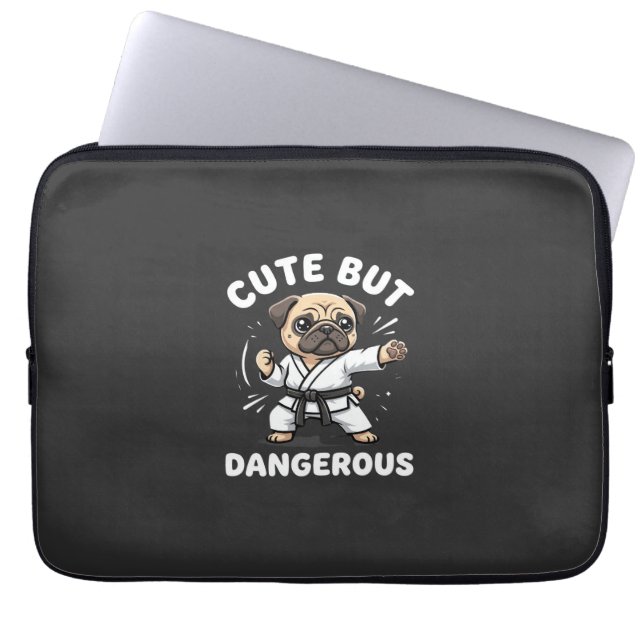 Söt Men Farlig Pug Hund Karate Laptop Fodral (Framsidan)