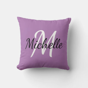 Söt minimal lila monogram kudde
