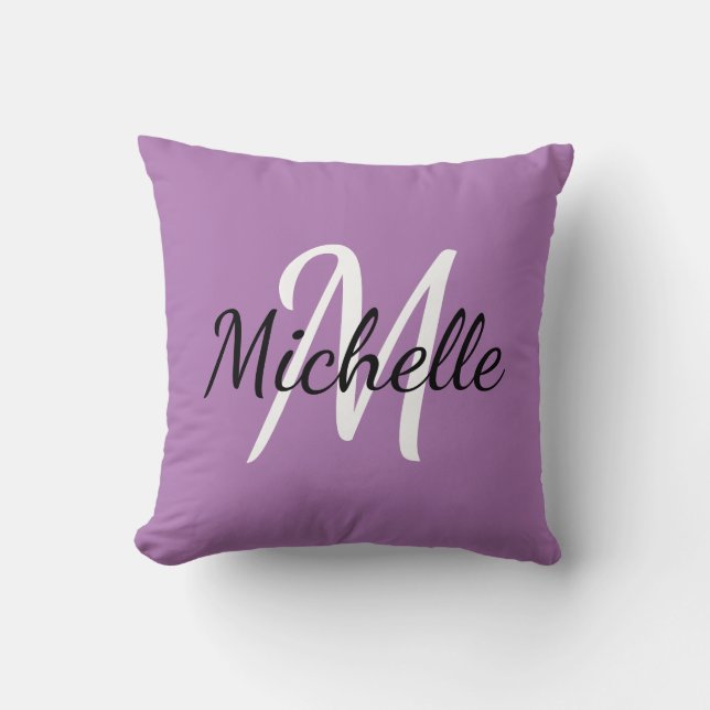 Söt minimal lila monogram kudde (Framsida)