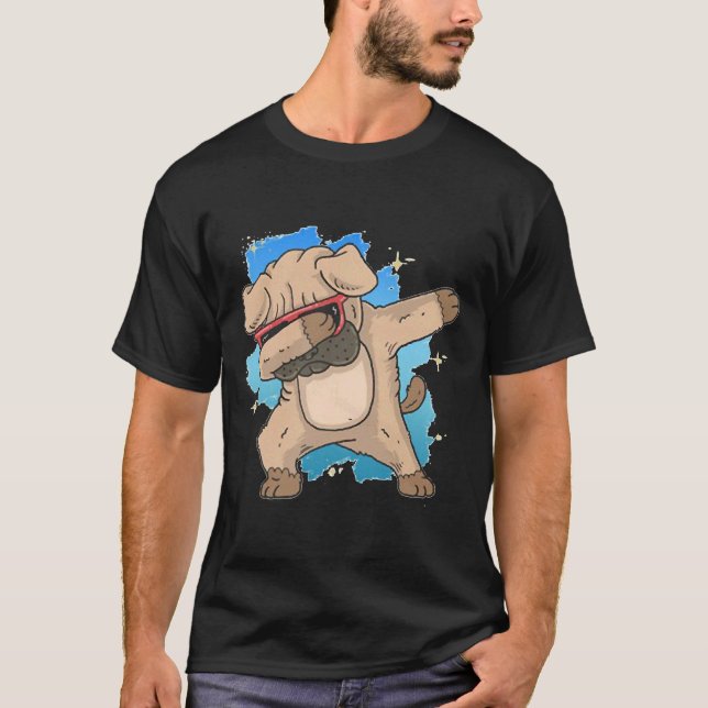 Söt Mops Dabbar T Shirt (Framsida)