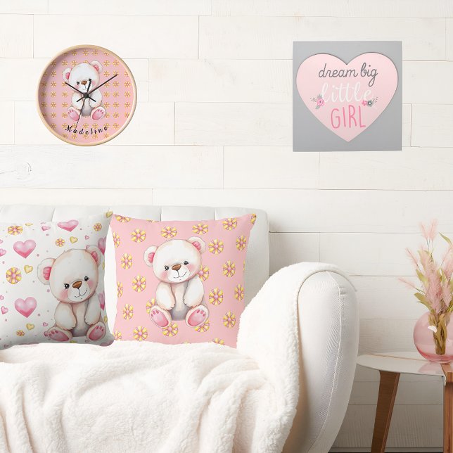 Söt nalle och små hjul för en flicka Baby Bib Kudde (Skapare uppladdad)