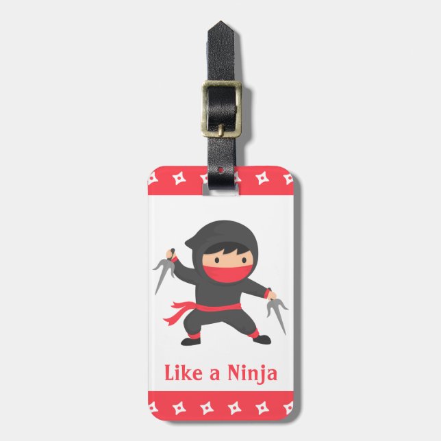 Söt Ninja Pojke med Sai Vapen för Barn Bagagebricka (Vertikal Framsida)