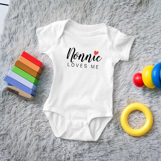 Söt Nonnie älskar mig T Shirt (Cute Nonnie Loves Me Baby Bodysuit)