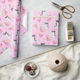 Söt ny babyflicka och stork presentpapper