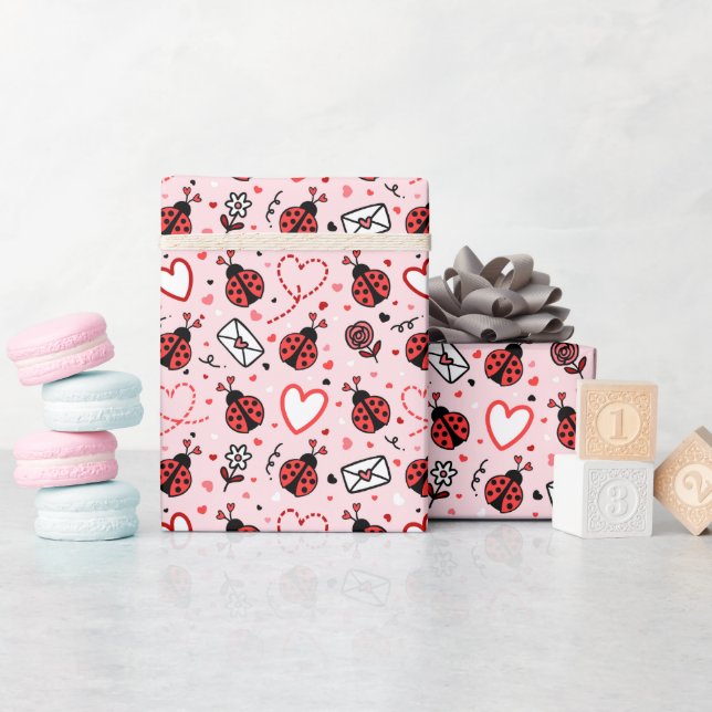 Söt Nyckelpiga Mönster Rullande Presentpapper (Baby Shower)