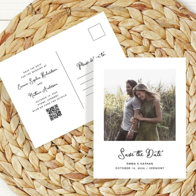 Söt och Nyckfull Foto | QR-kod Spara Datumet Meddelande Vykort (A sweet and whimsical wedding save the date postcard, with your photo and a scannable QR code)