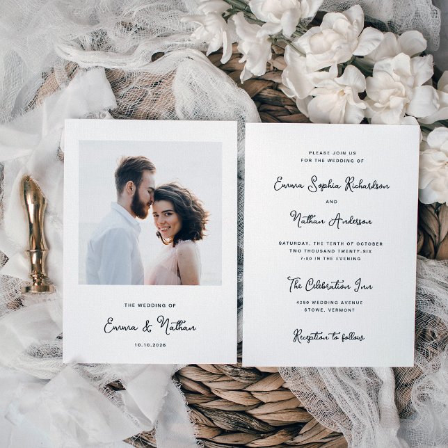 Söt och vismisk | Enkelt foto Bröllop Inbjudningar (A stylish and elegant wedding photo invitation with whimsical script in black and white)