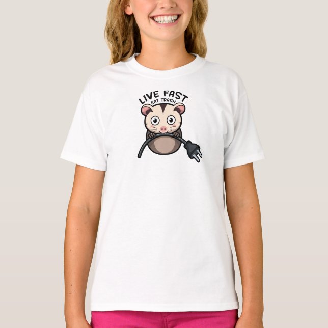 Söt Opossum Lev Svårt Ät Skräp T Shirt (Framsida)