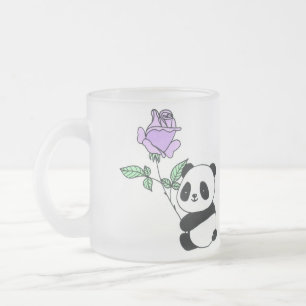 Söt Panda Björn som håller lila rosblomma Frostad Glasmugg