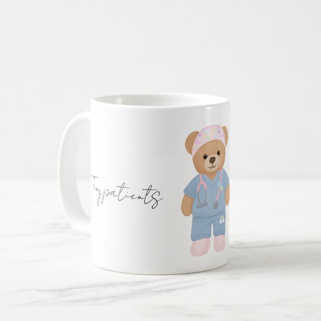 Söt Pediatrisk Sjuksköterska Teddybjörn Mugg (Framsida vänster)