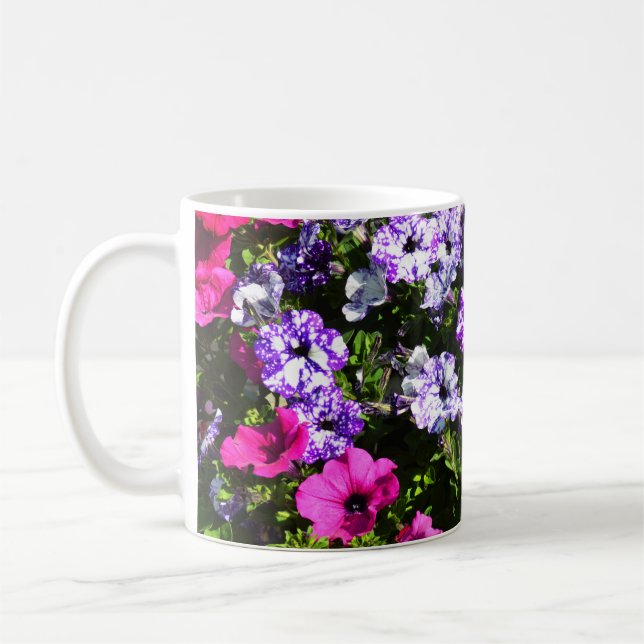 Söt petunia-blommor kaffemugg (Vänster)