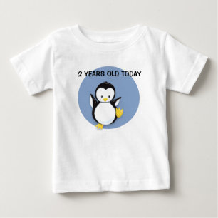 Söt pingvin på blå personlig födelsedagsklädd t shirt
