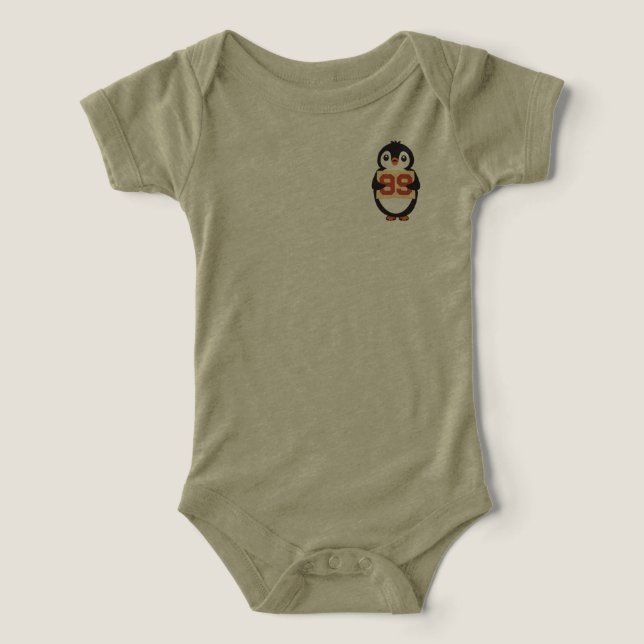 Söt pingvin som håller en skylt t shirt (Design Framsida)