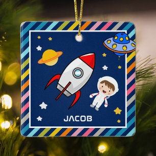 Söt pojke astronaut yttre rymden raket barn rum julgransprydnad keramik