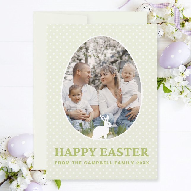 Söt Rabbit Pastel Grönt Egg Shape Photo Påsk Julkort (Modern, pastel green family photo Easter card with egg-shaped photo frame and cute bunnies.)