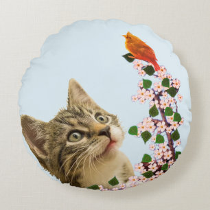 Söt randig katt, blommor & fågel på ljusblå rund kudde