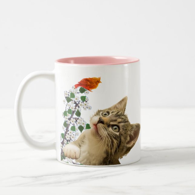 Söt randig katt, blommor & liten fågel  Två-Tonad mugg (Vänster)