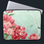 Söt Retro Flower Home Decor Chintz Peony in Bird Laptop Sleeve<br><div class="desc">Matchande telefonfodral för personligen mode med monogrammet eller elektronik fodral, dekorativa tillbehör gör en perfekt till en Couples Shower eller Möhippa Party Present för den brud som använder detta som hennes inbjudningssvit. Modern, söt återblommar stiliserade peonier i ljust färskt färg, särskilt perfekt för Vår eller sommartid i bröllop. Den här...</div>