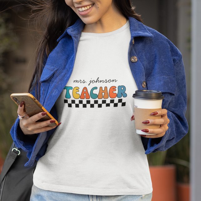 Söt Retro Groovy & Checkered Teacher T Shirt (Skapare uppladdad)