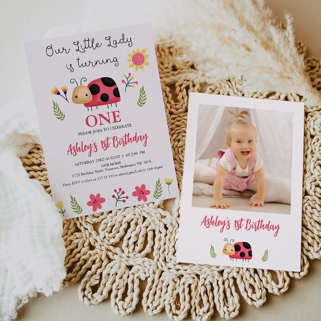Söt röd svart vår lilla nyckelpiga 1-årsdag inbjudningar (Ladybug Themed 1st Birthday Invitation Template with Photo,
Our Little Lady Ladybug Birthday Invite)