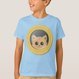 Söt rödhårig katt som tittar genom båtport t shirt