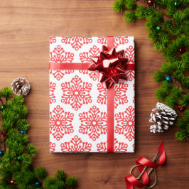Söt rödvit julklapp i snöflingor presentpapper