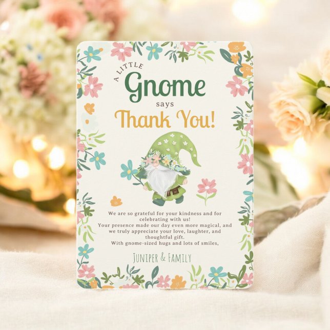 Söt Rolig Nyckfull Blommig Tomte Första Födelsedag Tack Kort (Cute Fun Whimsical Floral Gnome First Birthday Thank You Card)