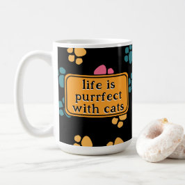 Söt rolig svart kattpote  kaffemugg
