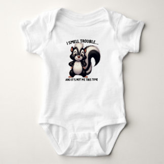 SÖT ROLIG SVART OCH VIT SKUNK SÄGER T SHIRT