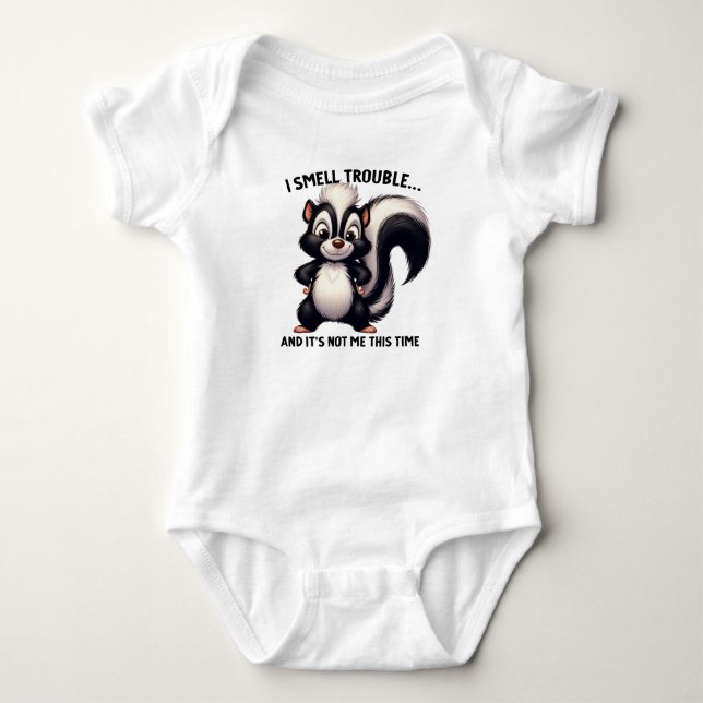 SÖT ROLIG SVART OCH VIT SKUNK SÄGER T SHIRT (Framsida)